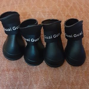 Pet shoes